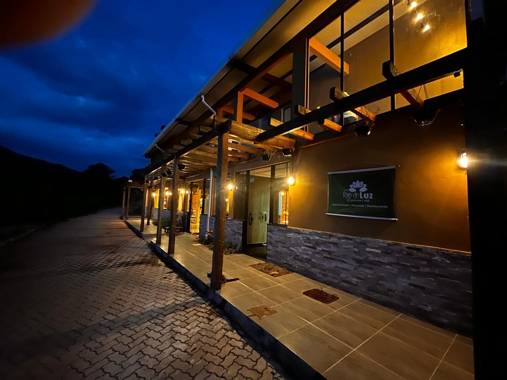 Pousada Boutique Raio De Luz โอว์โรเปรโต ภายนอก รูปภาพ